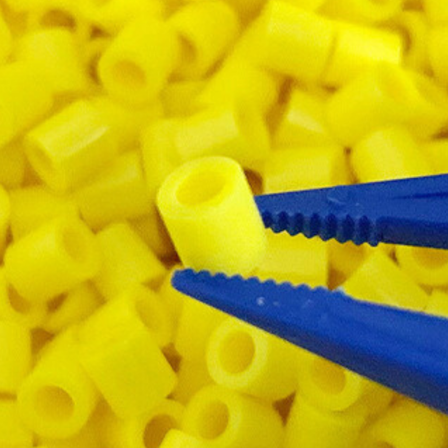 ピンセット お子様でも安心のプラスチック製